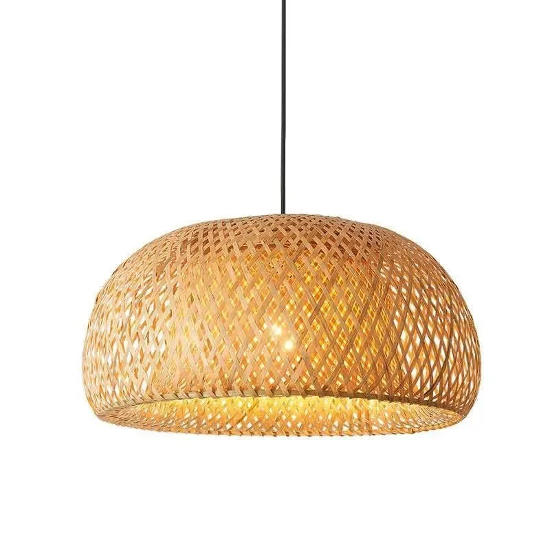 Lustre de bambu com luz quente